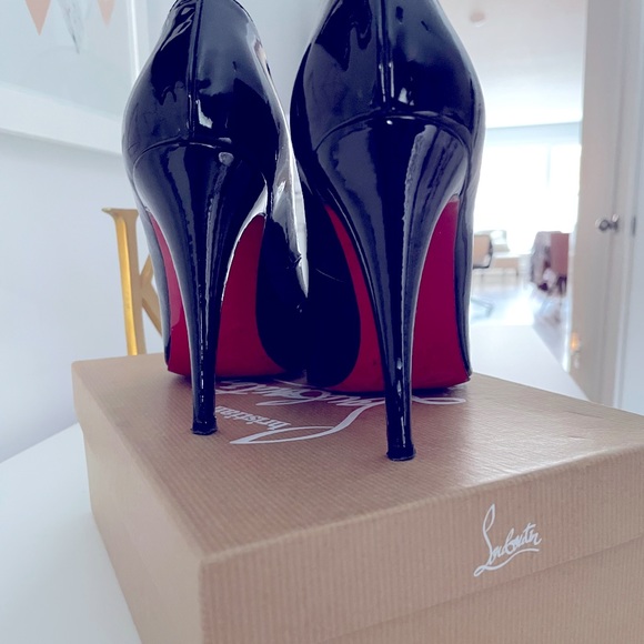 Christian Louboutin - Picture 3 of 7